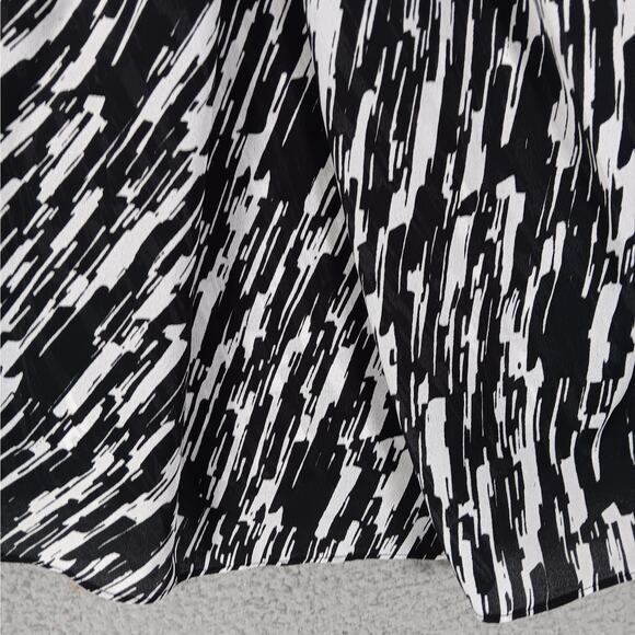 AK Anne Klein Black and White Abstract Print Blouse Size Small Petite Sleeveless - Picture 6 of 6